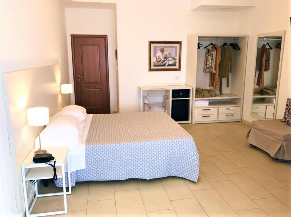 Hotel Villa Eleonora Scauri  Exterior photo