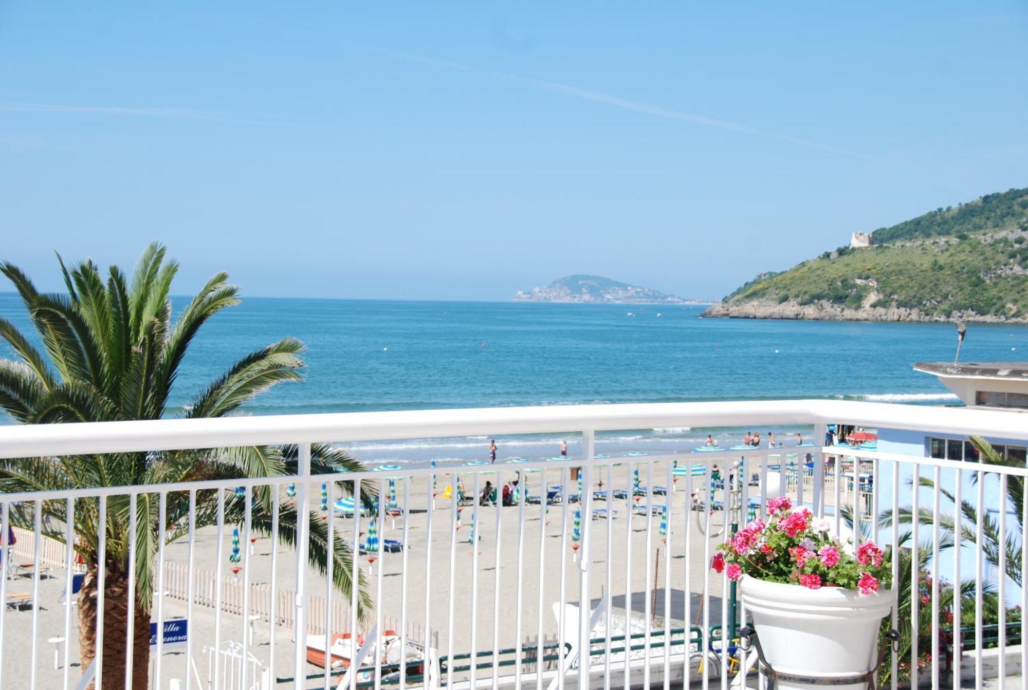 Hotel Villa Eleonora Scauri  Exterior photo