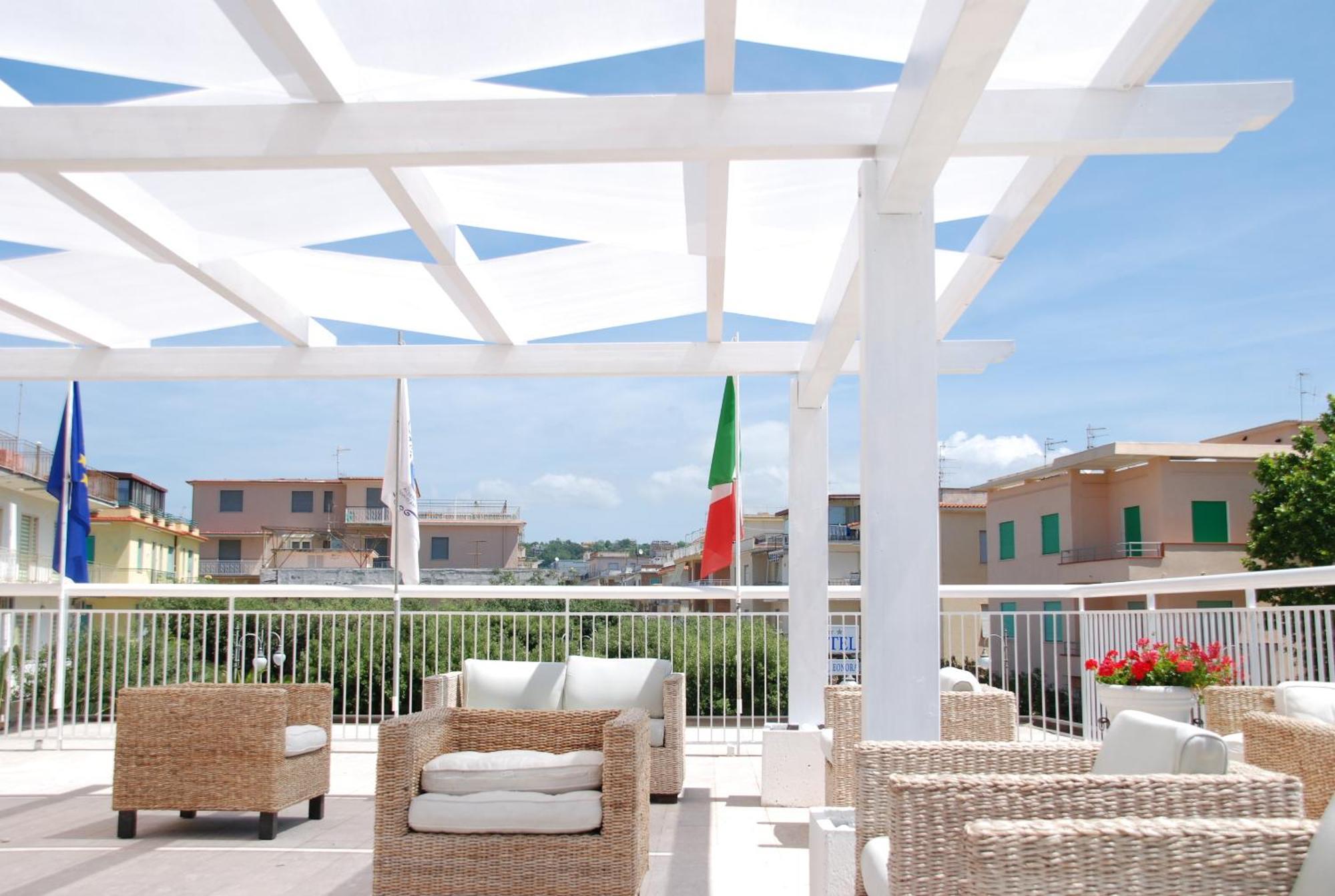 Hotel Villa Eleonora Scauri  Exterior photo