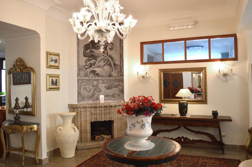 Hotel Villa Eleonora Scauri  Exterior photo