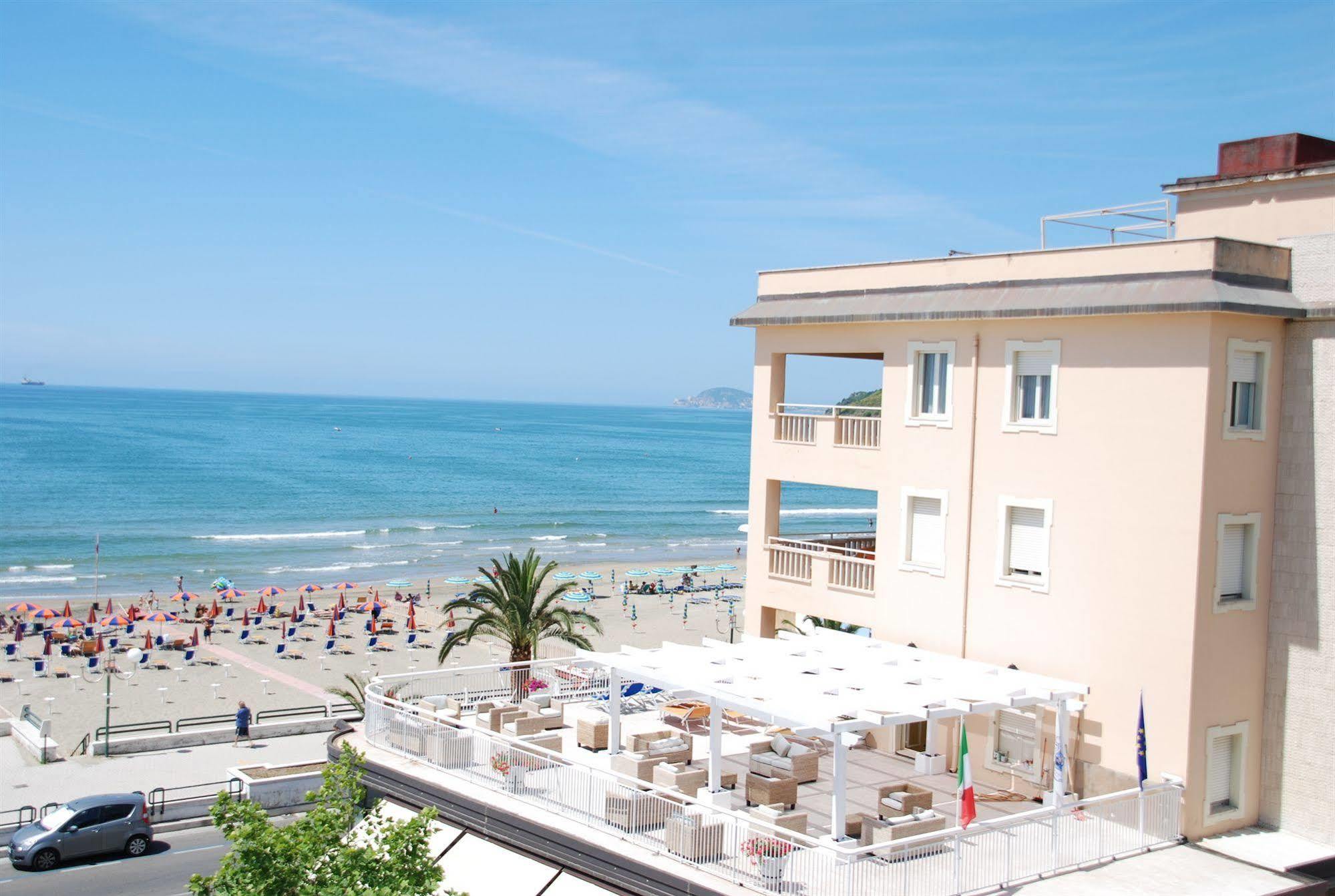 Hotel Villa Eleonora Scauri  Exterior photo