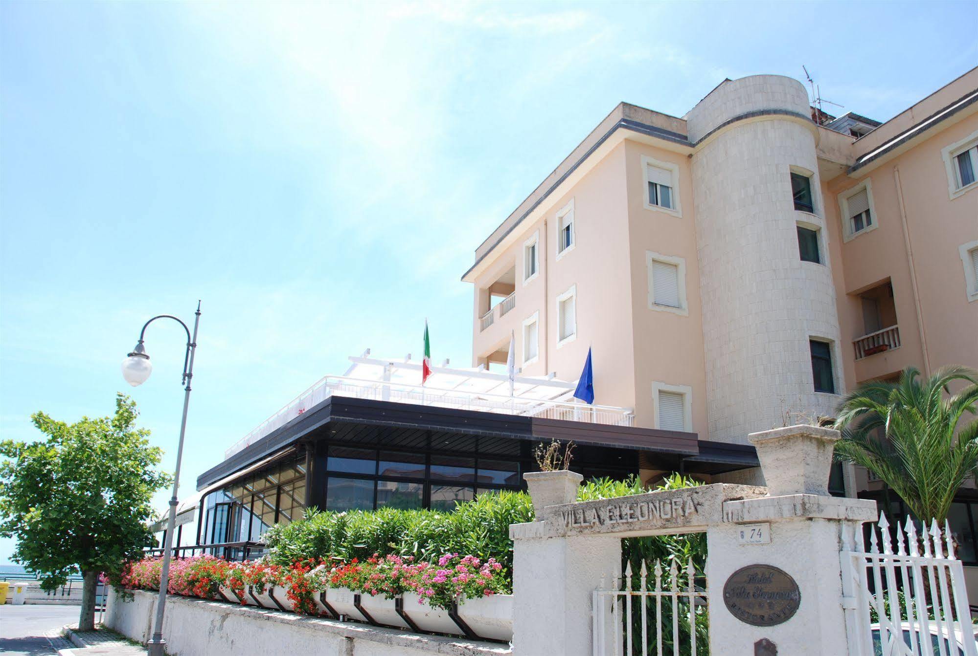 Hotel Villa Eleonora Scauri  Exterior photo