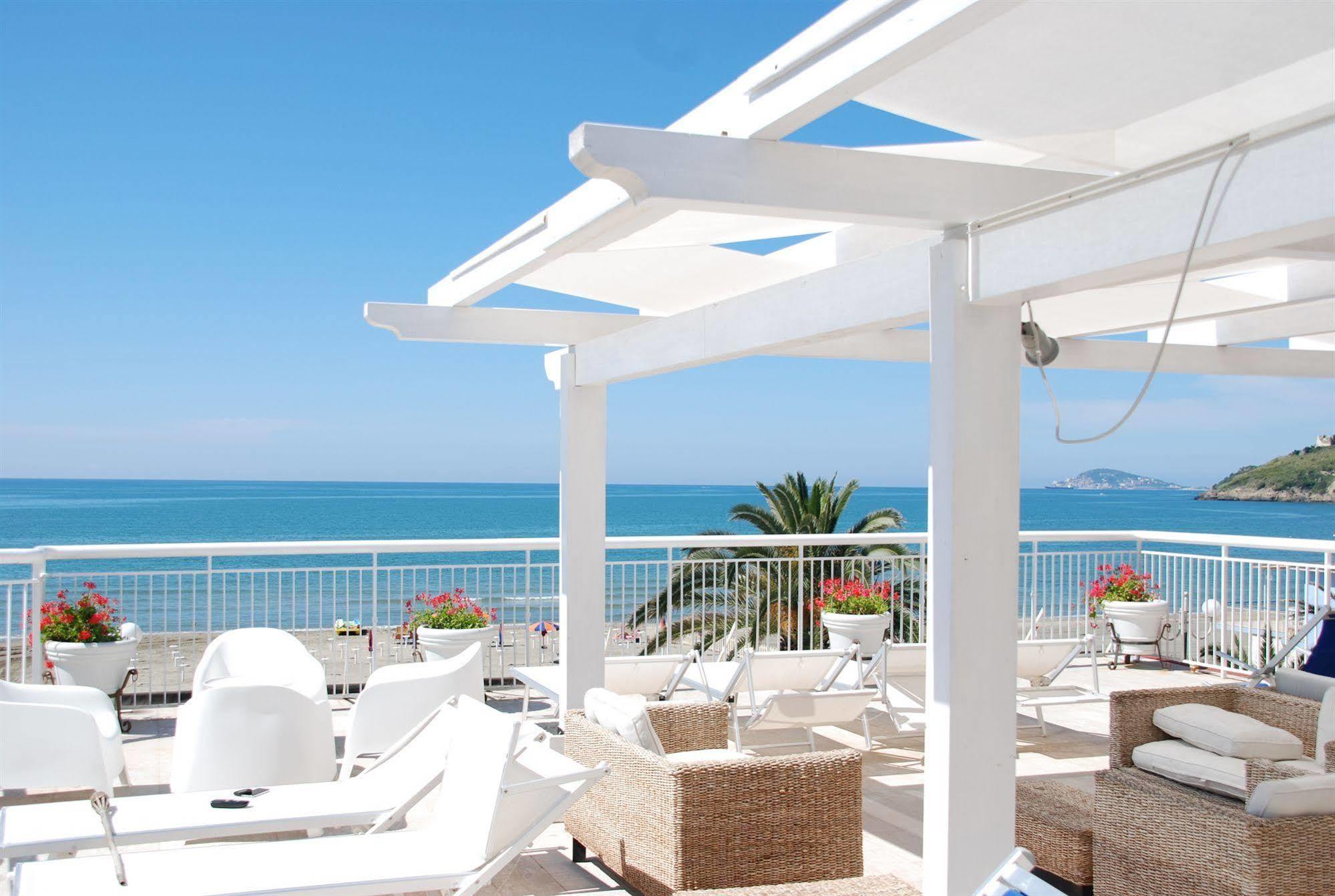 Hotel Villa Eleonora Scauri  Exterior photo
