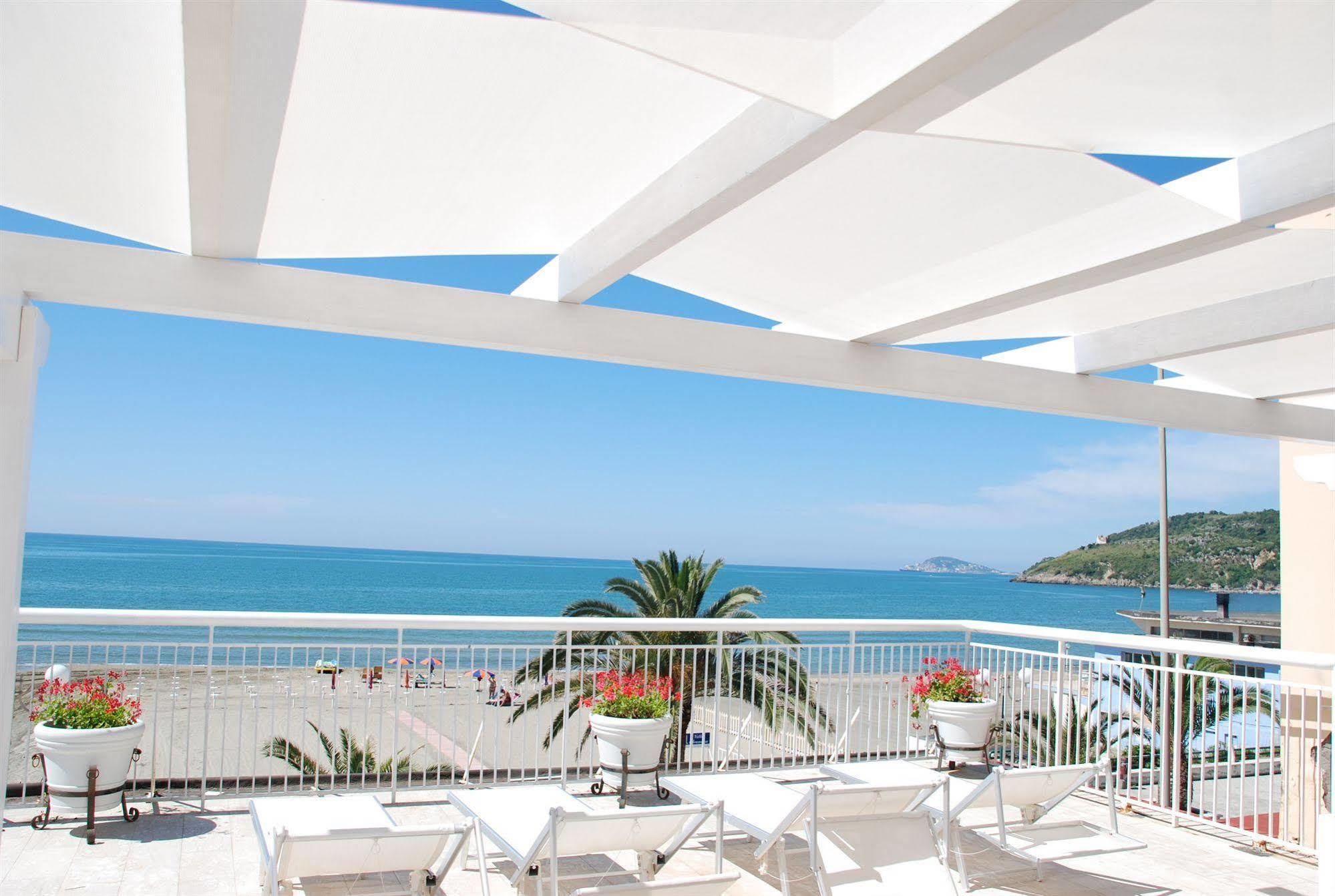 Hotel Villa Eleonora Scauri  Exterior photo